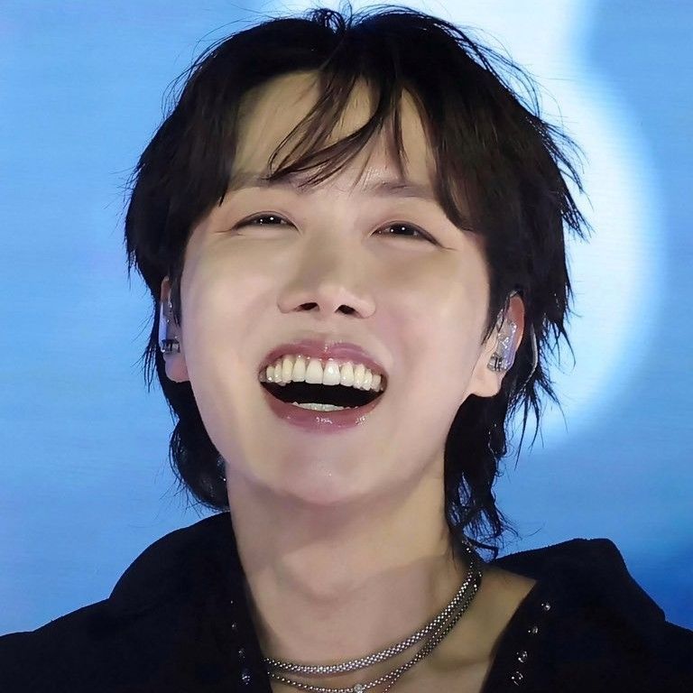 Foto terbaru j-hope (BTS)