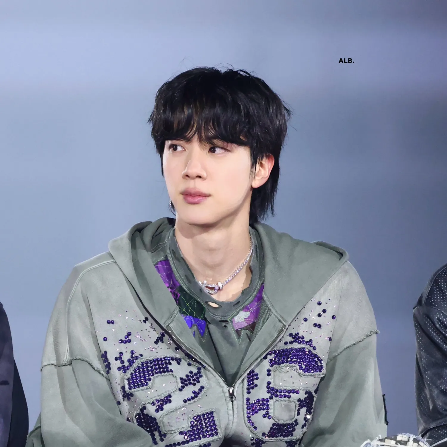 Foto aktivitas terbaru Jin (BTS)