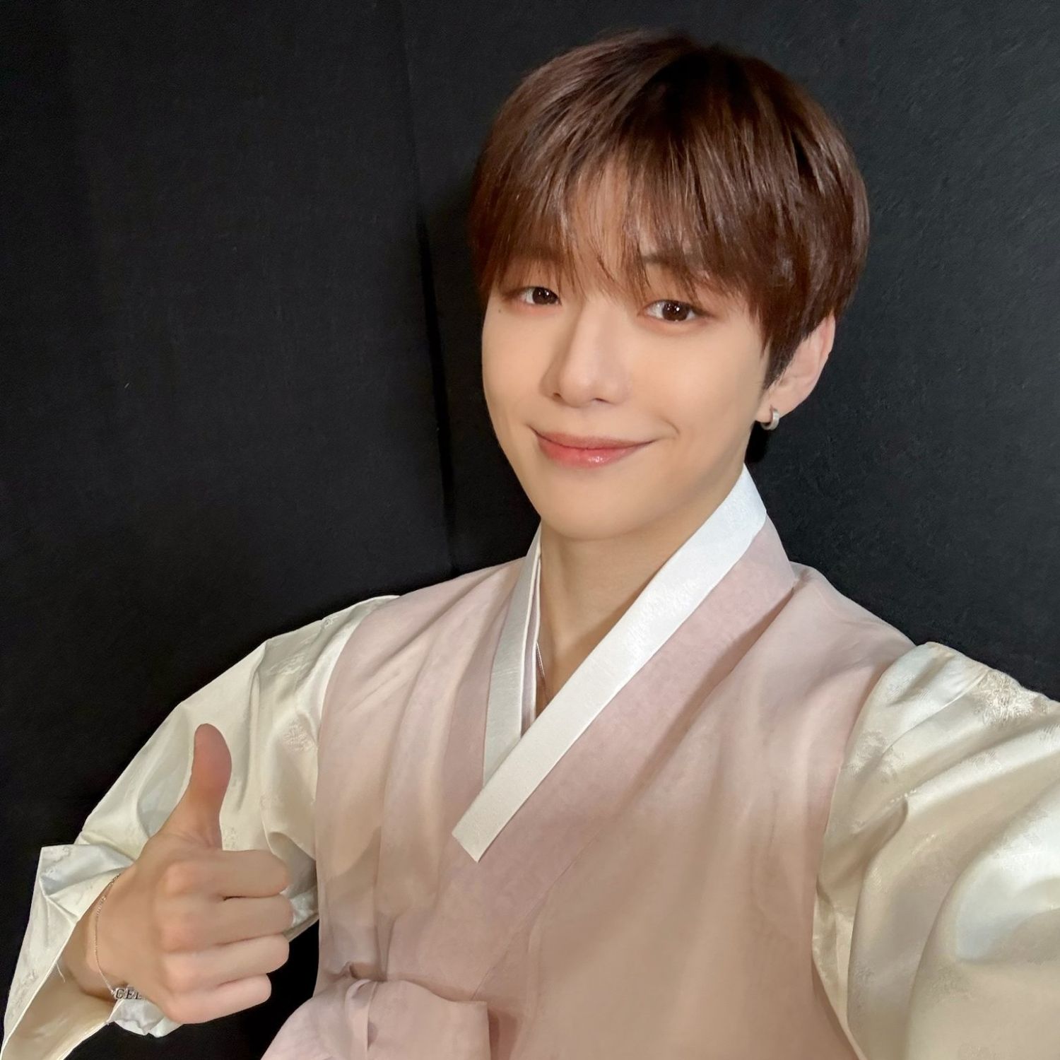 강다니엘 최근 활동샷