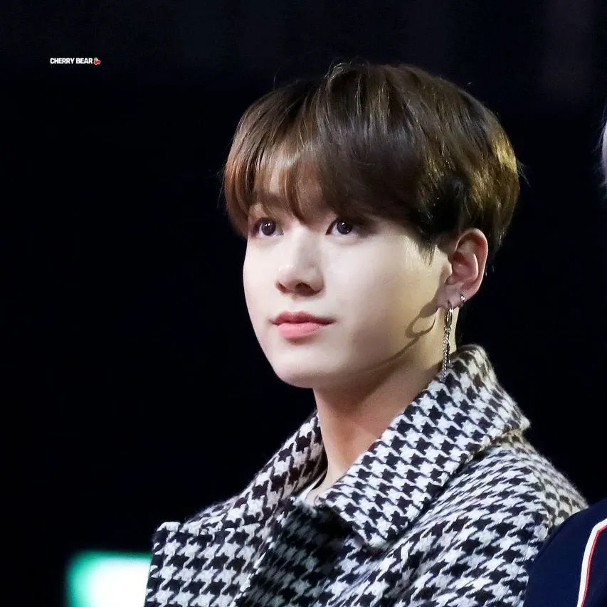 Foto aktivitas terbaru Jungkook (BTS)