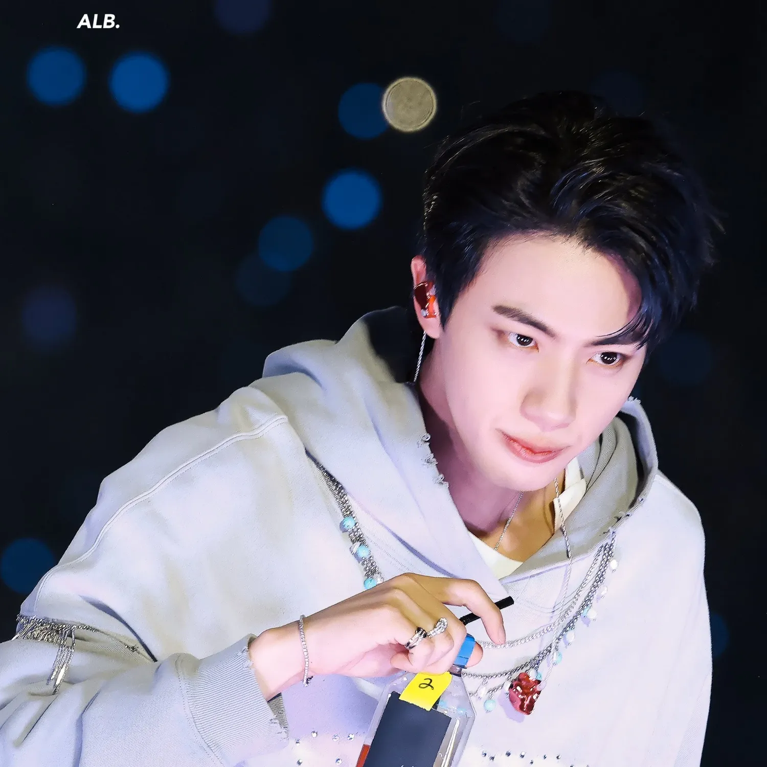 Foto aktivitas terbaru Jin (BTS)