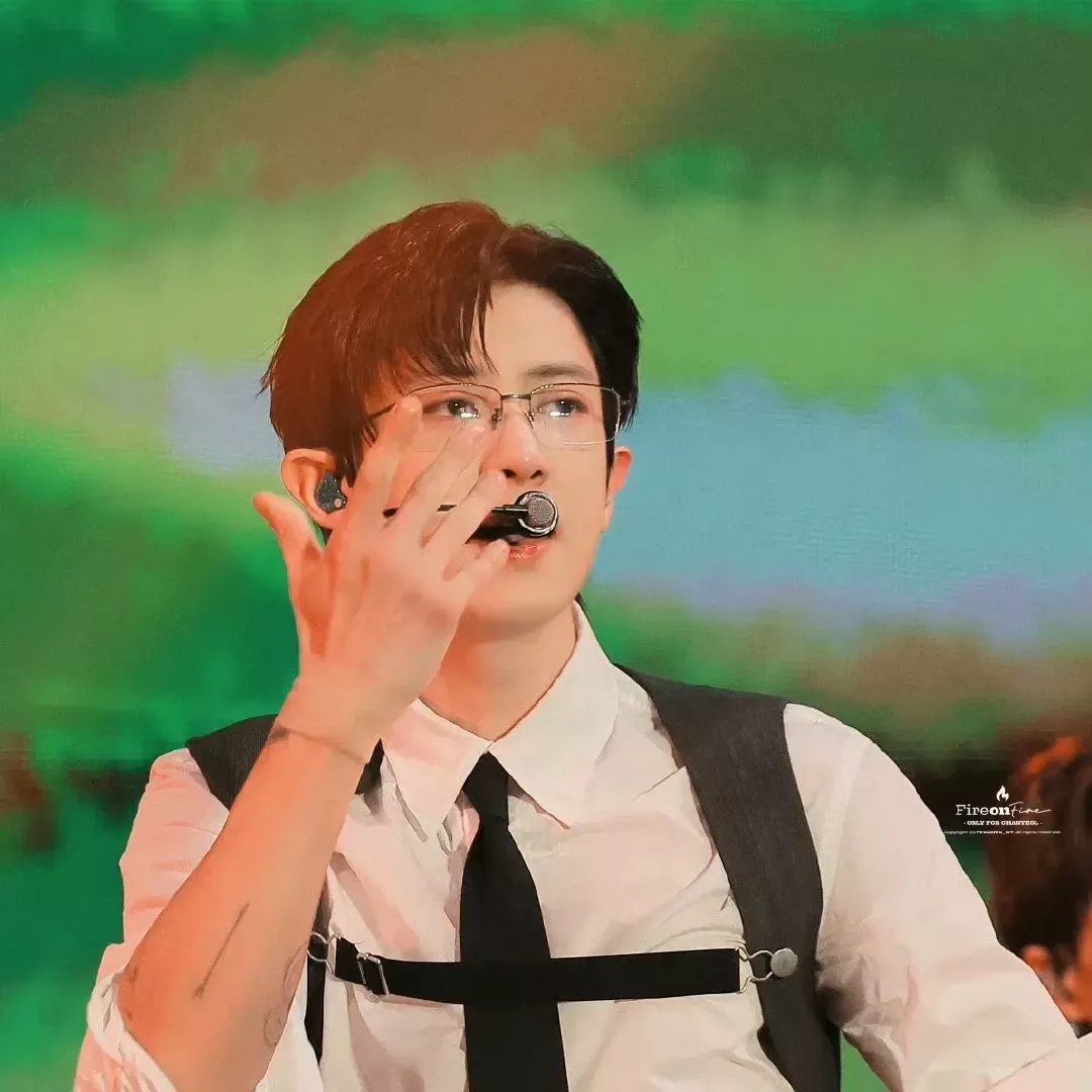Recent activity shot of Chanyeol (EXO)