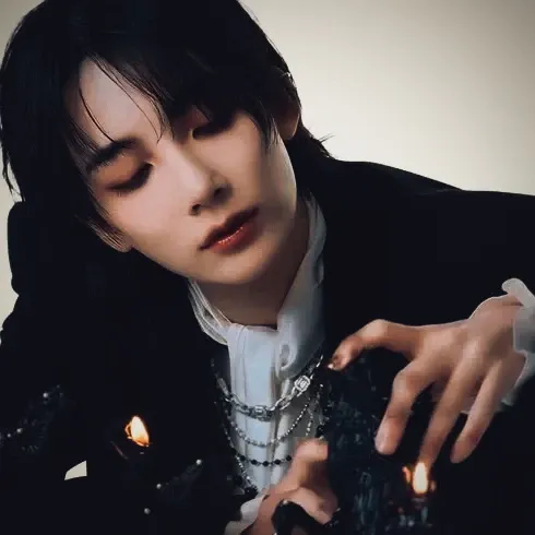 A moment captured by Jeonghan (SEVENTEEN)'s fan