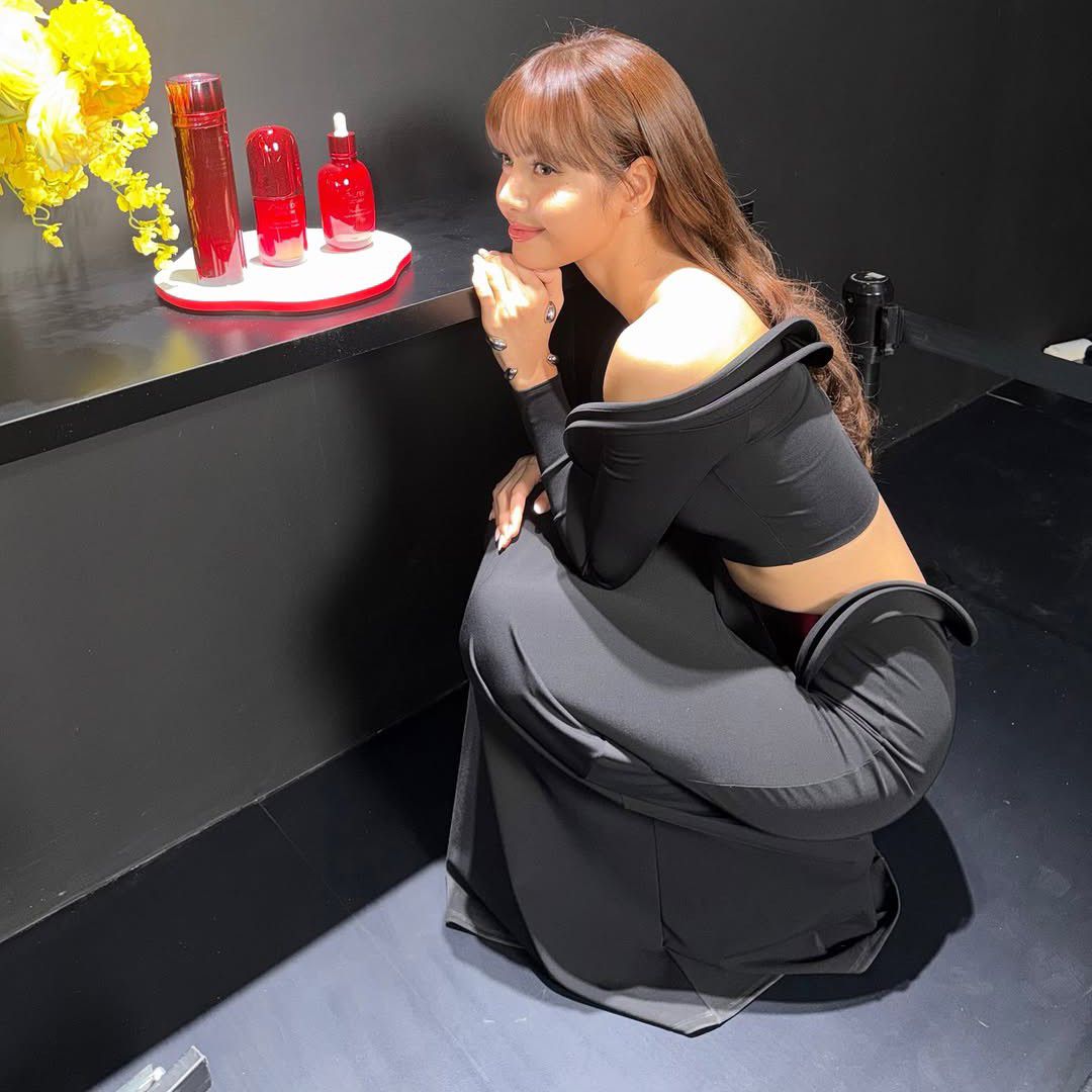 A moment captured by Lisa (BLACKPINK)'s fan