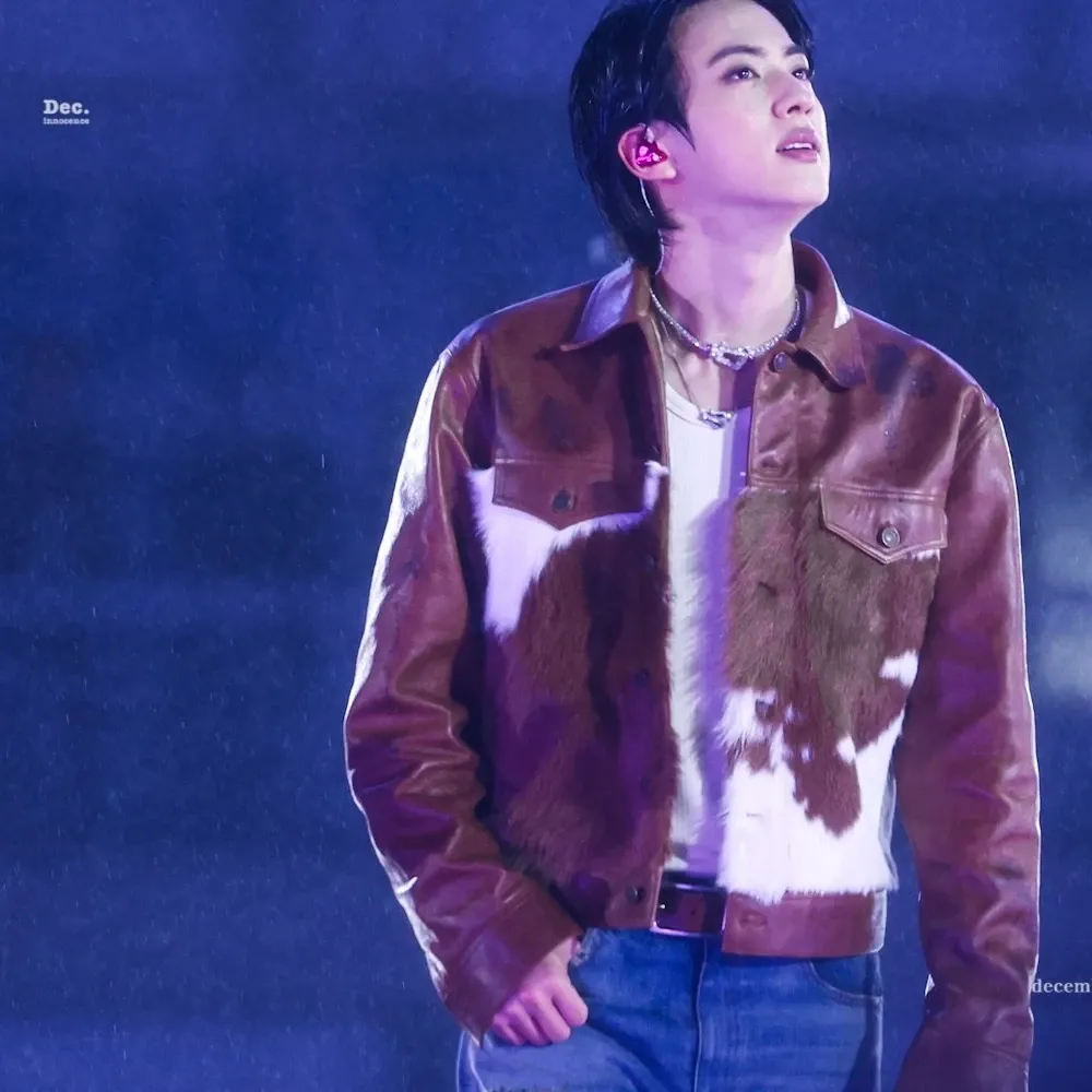 Foto aktivitas terbaru Jin (BTS)