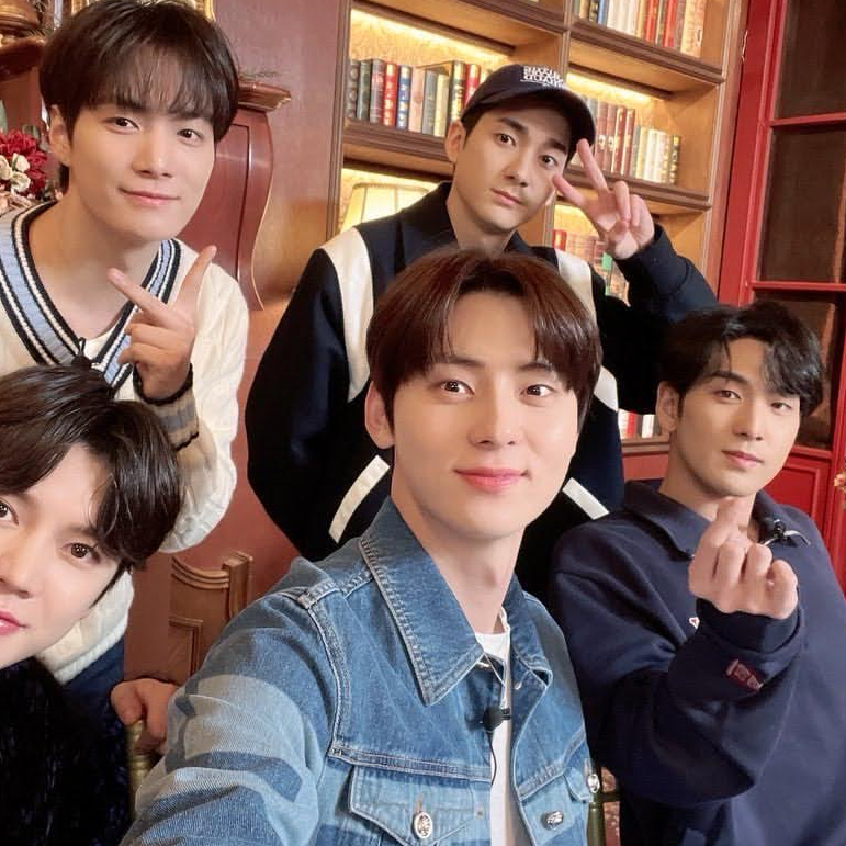 A moment captured by NU'EST's fan