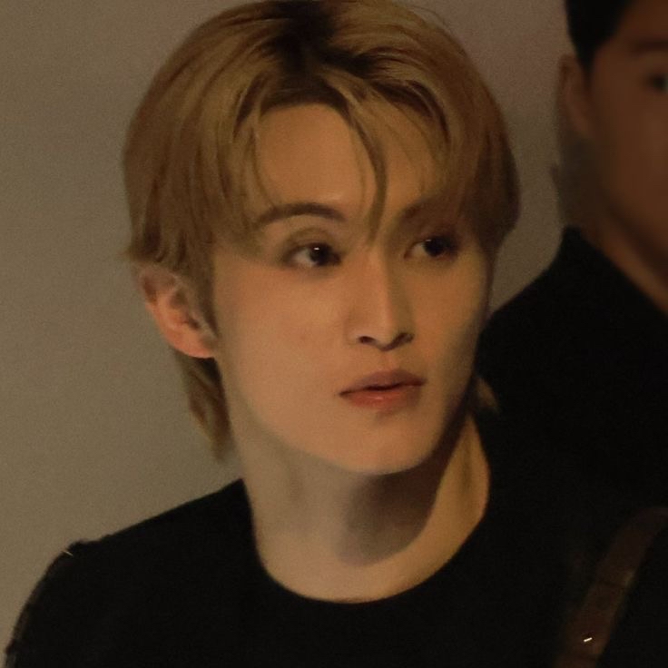 Behind-the-scenes cut of Mark