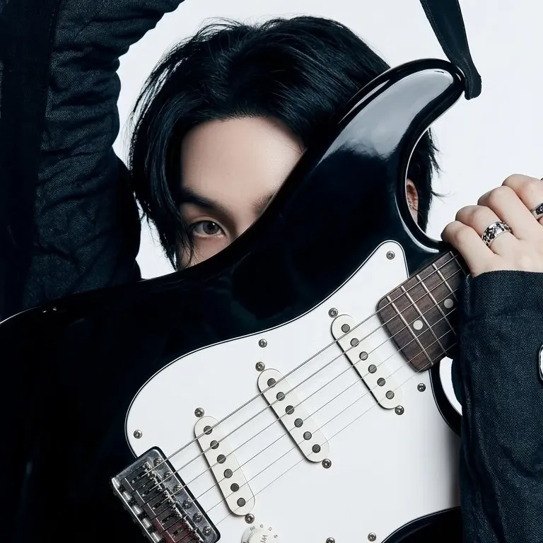 Foto aktivitas terbaru SUGA (BTS)