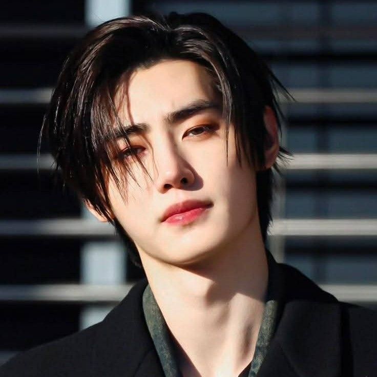 Latest photo of Sunghoon (ENHYPEN)