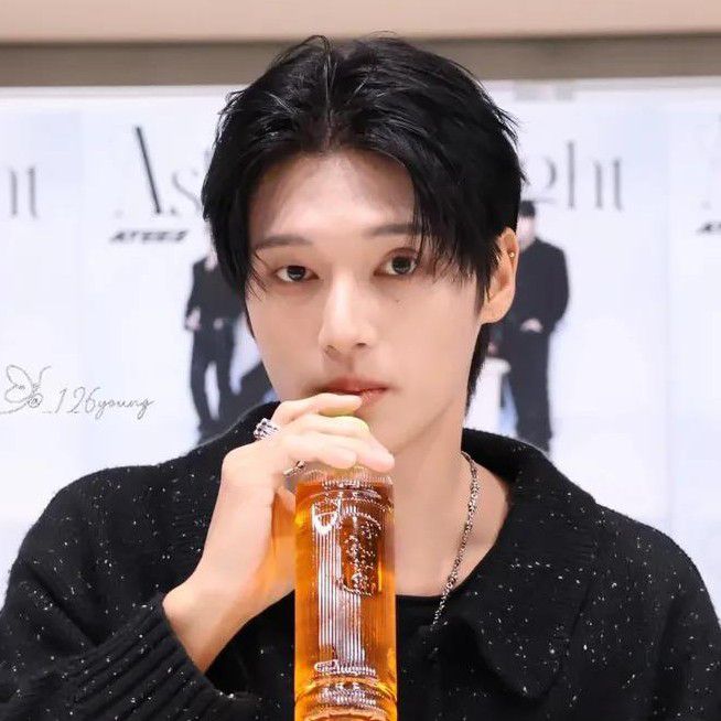 友榮 (ATEEZ)粉丝拍下的瞬间