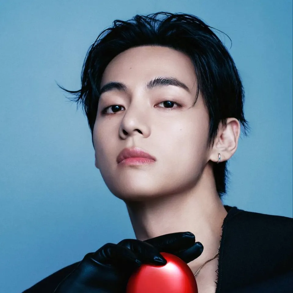 Behind-the-scenes cut of V (BTS)