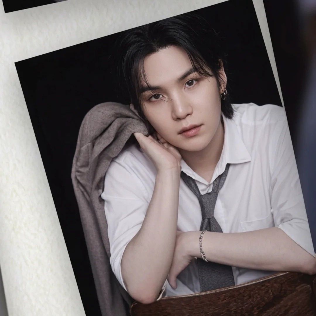 Foto aktivitas terbaru SUGA (BTS)