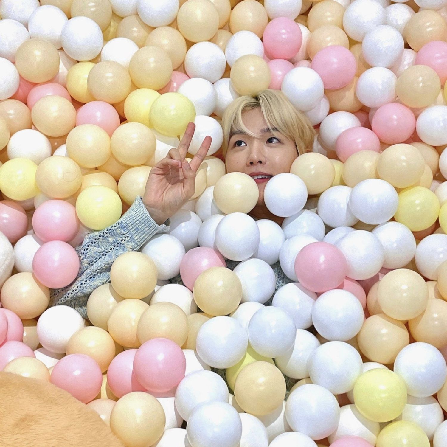 백현 (EXO)의 비하인드 컷