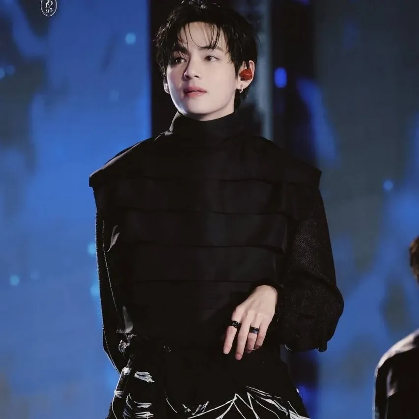 A moment captured by V (BTS)'s fan