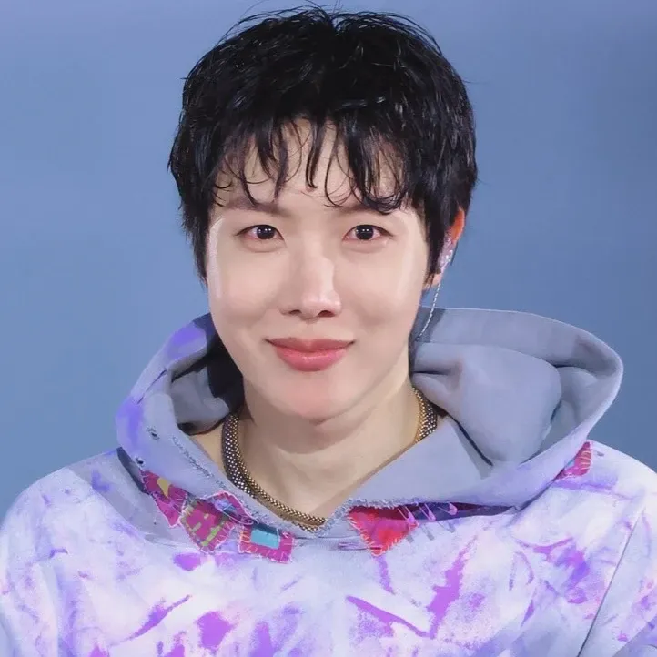 Foto aktivitas terbaru j-hope (BTS)