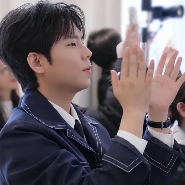 Signature photo of Jung Seunghwan capturing their charm