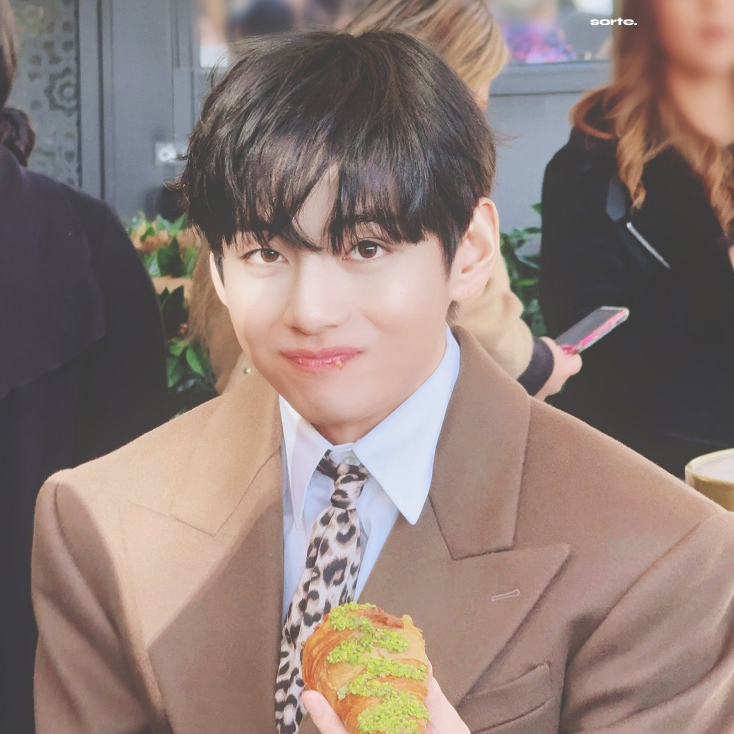 뷔 (방탄소년단)의 최신 사진