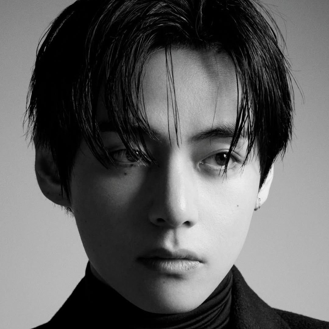 뷔 (방탄소년단)의 최신 사진