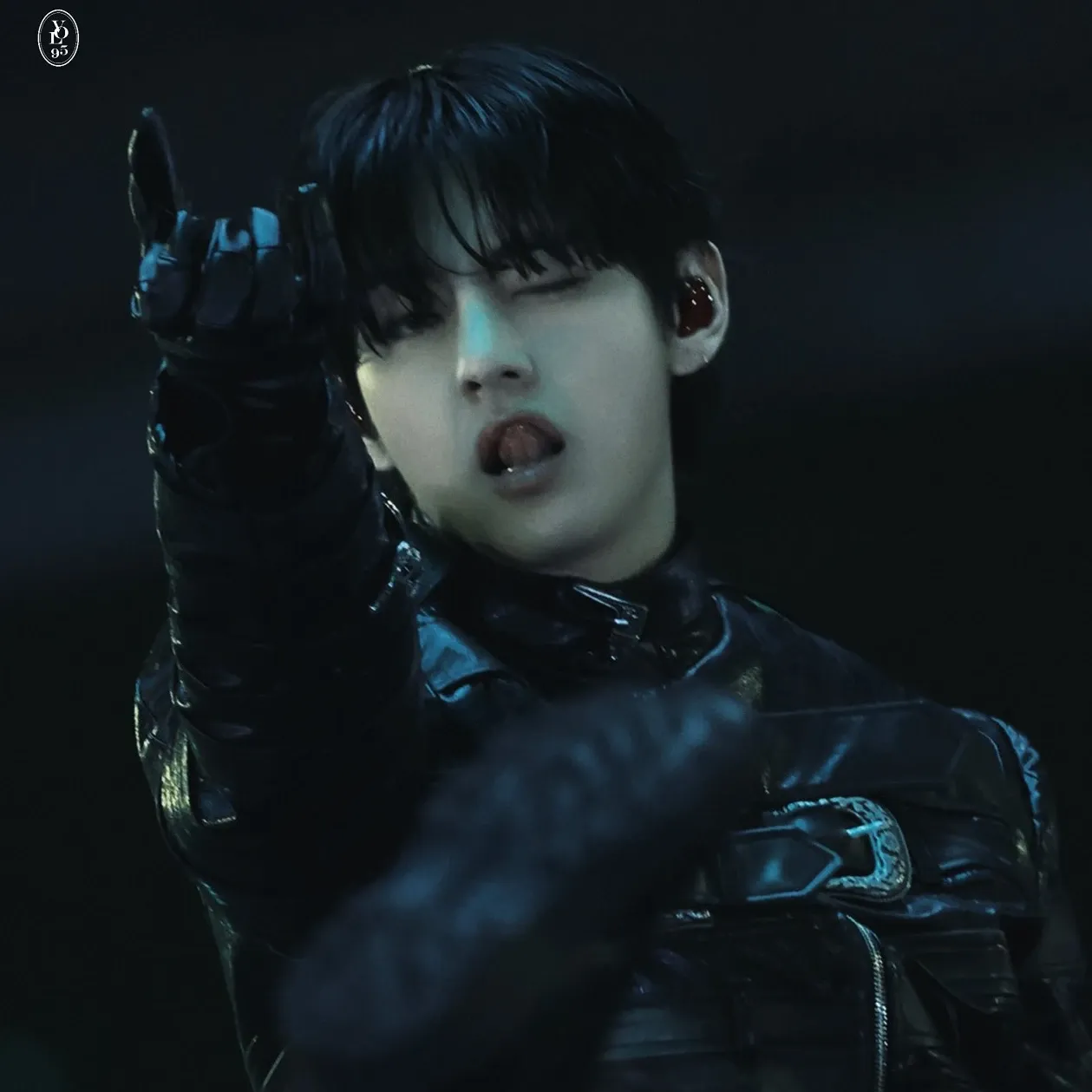 뷔 (방탄소년단)의 최신 사진
