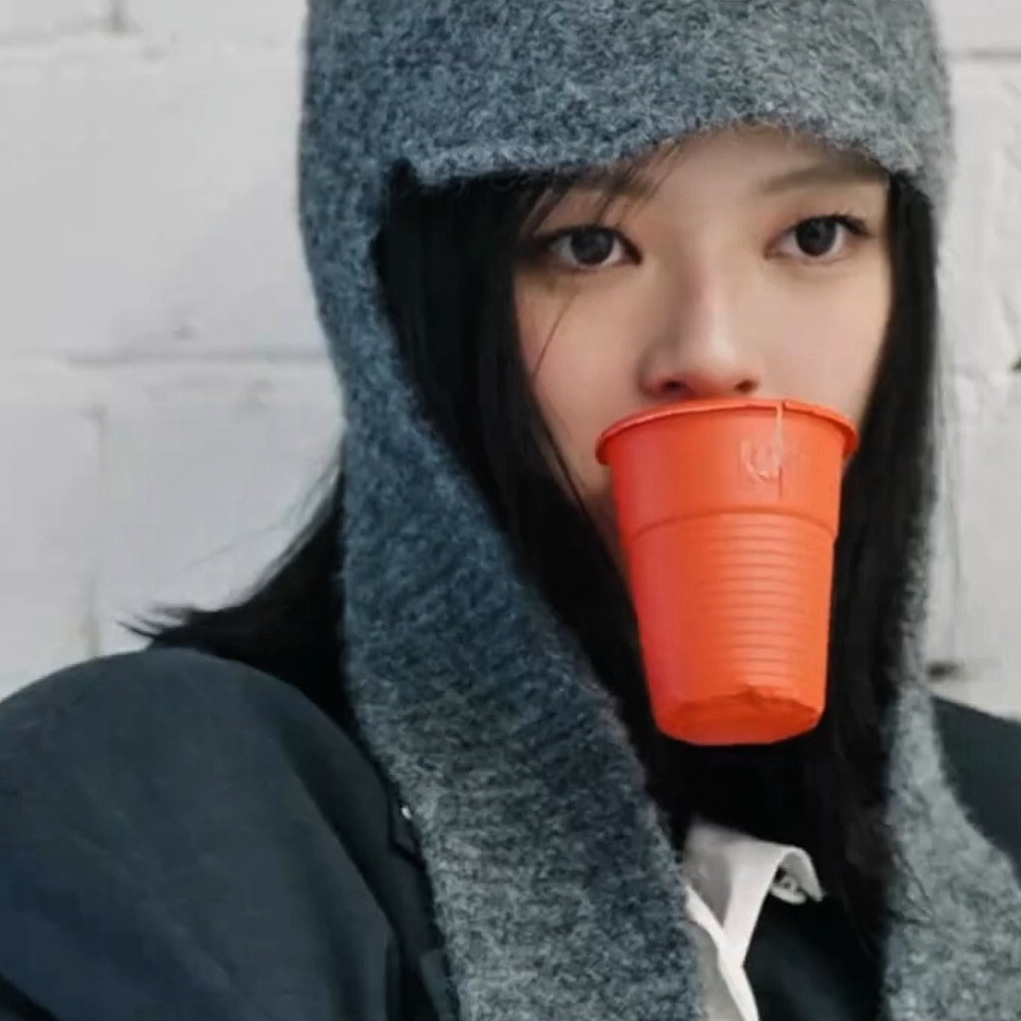 Behind-the-scenes cut of Jeongyeon (TWICE)