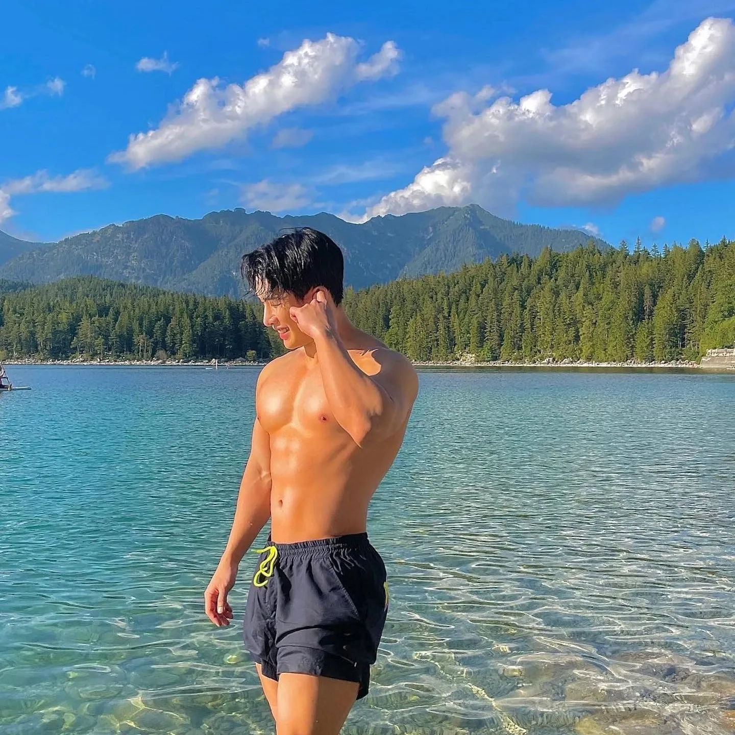 Recent activity shot of Wonho