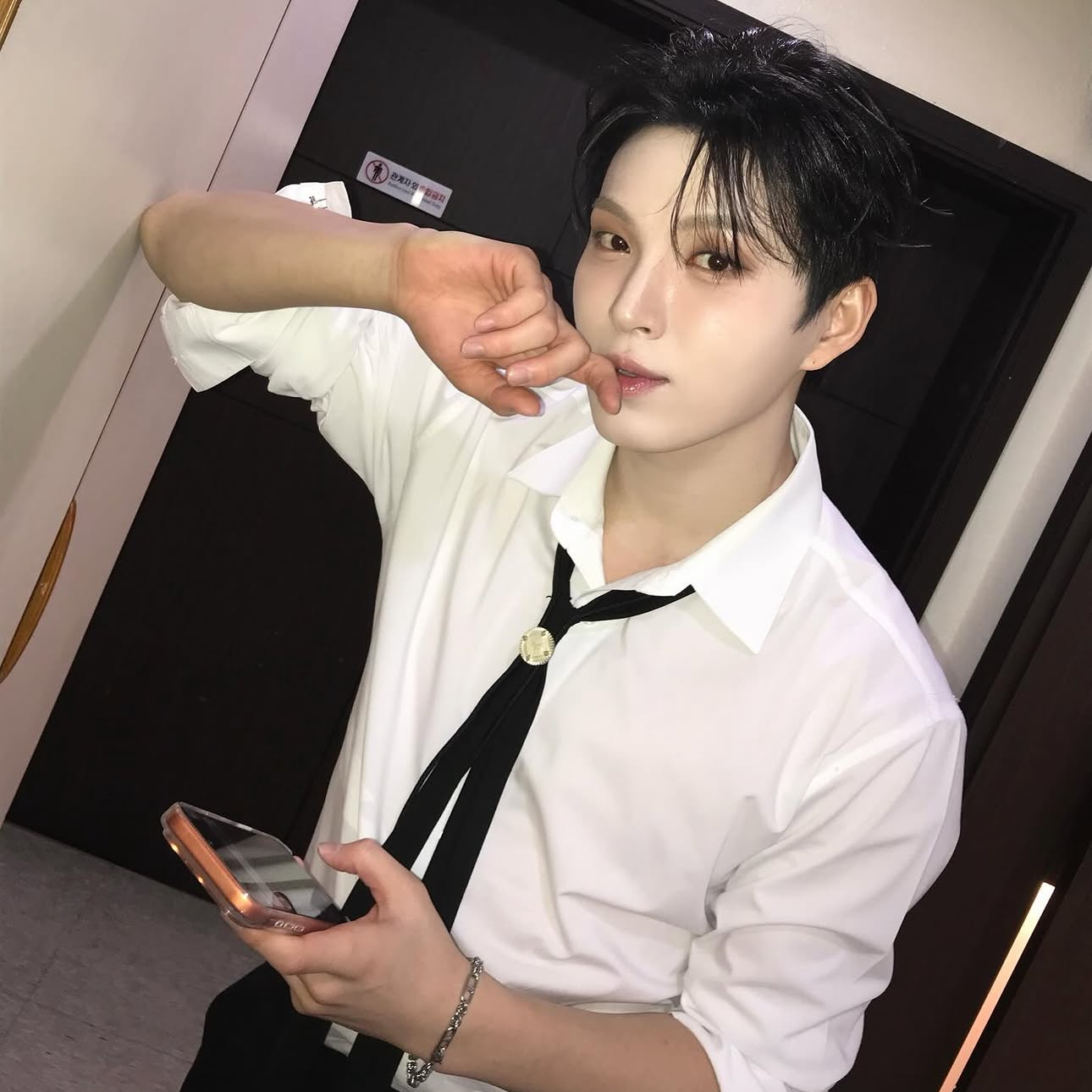 Behind-the-scenes cut of HEECHAN (DKB)