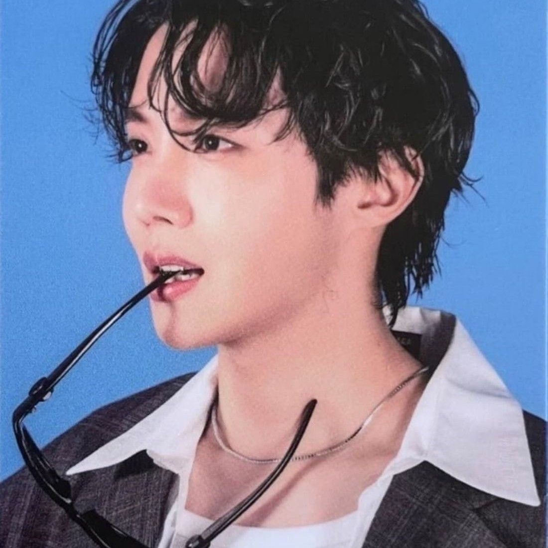 Foto aktivitas terbaru j-hope (BTS)