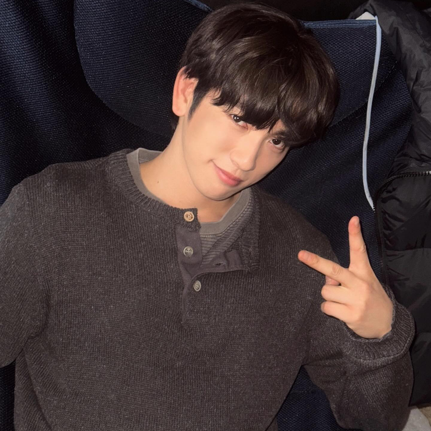 Behind-the-scenes cut of Jinyoung (GOT7)