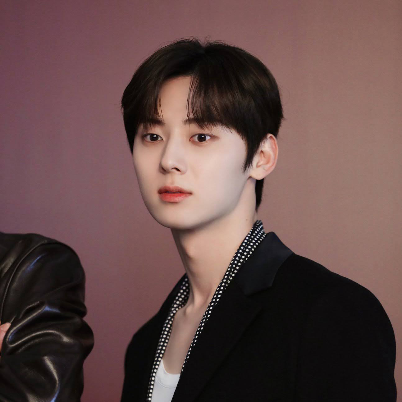 A moment captured by Hwang Minhyun's fan