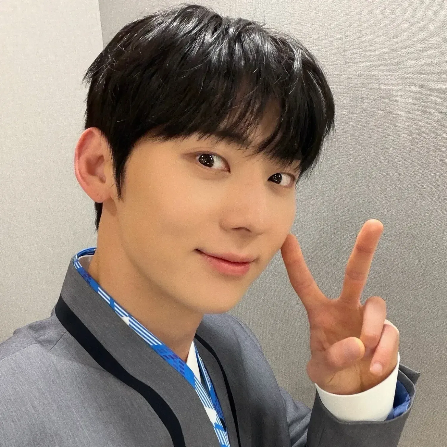 A moment captured by Hwang Minhyun's fan