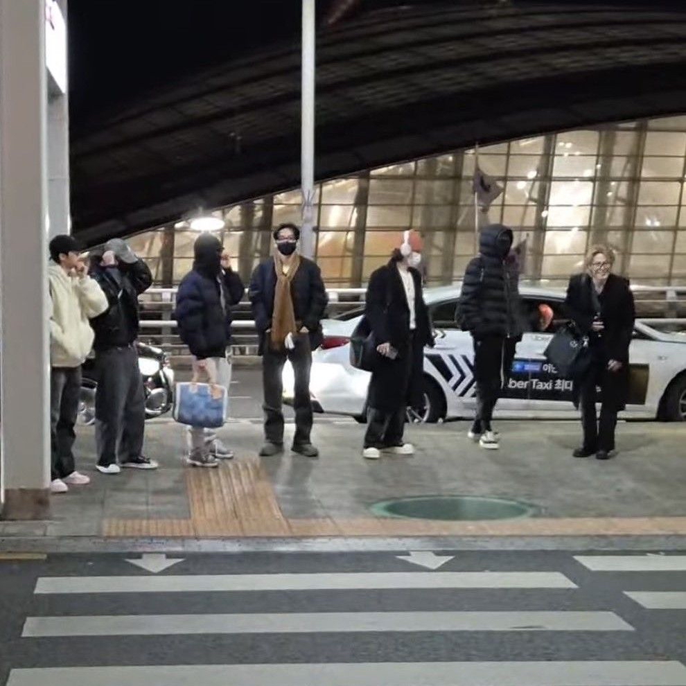 Behind-the-scenes cut of BTS