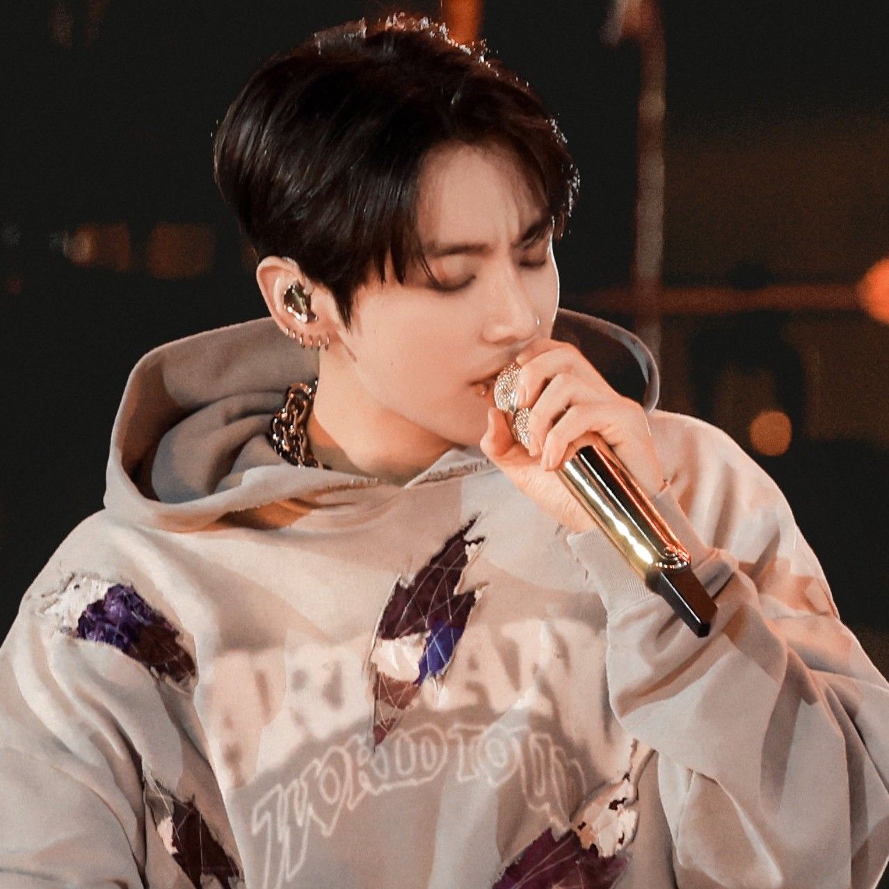 Foto aktivitas terbaru Jungkook (BTS)