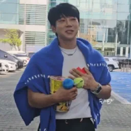 Recent activity shot of Hwang Chiyeol