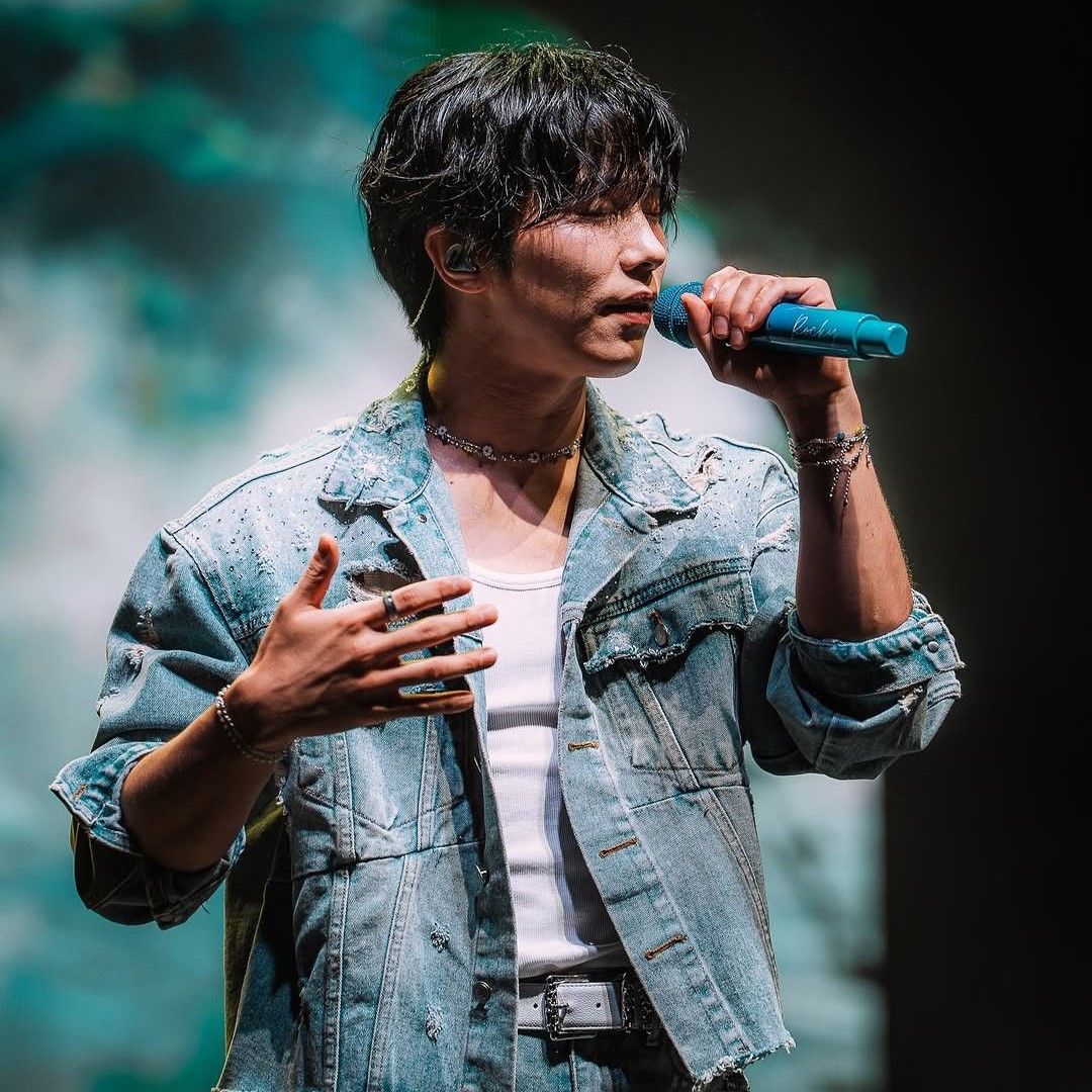 A moment captured by Rocky's fan