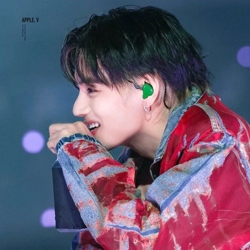 뷔 (방탄소년단)의 최신 사진