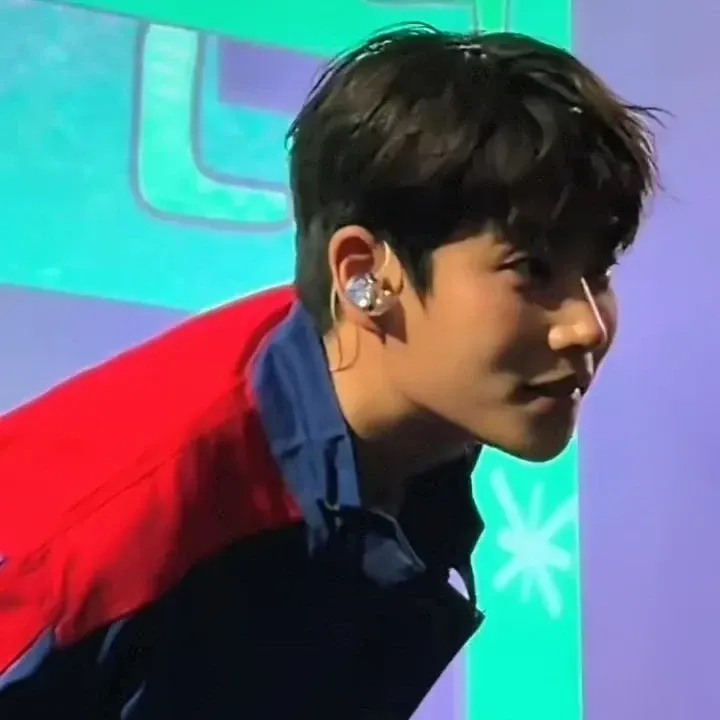 A moment captured by MJ (ASTRO)'s fan