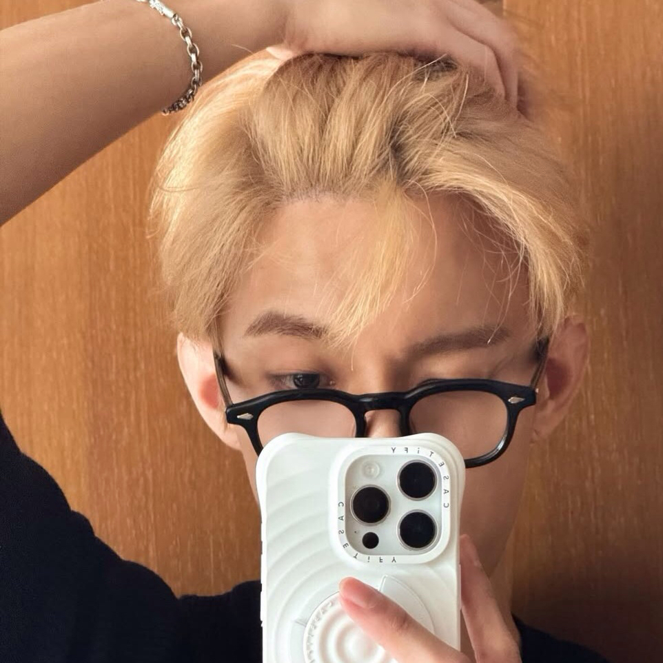 Latest photo of DK (SEVENTEEN)