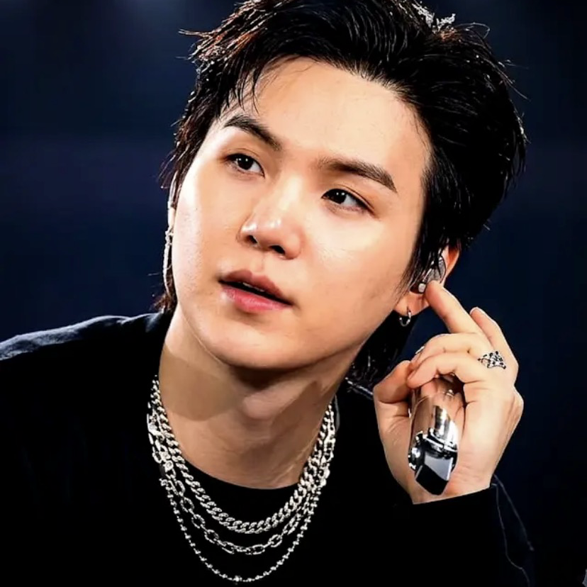 Foto aktivitas terbaru SUGA (BTS)