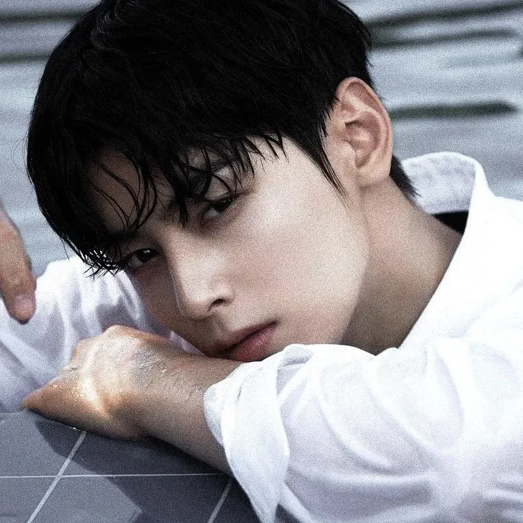 Latest photo of Eunwoo (ASTRO)