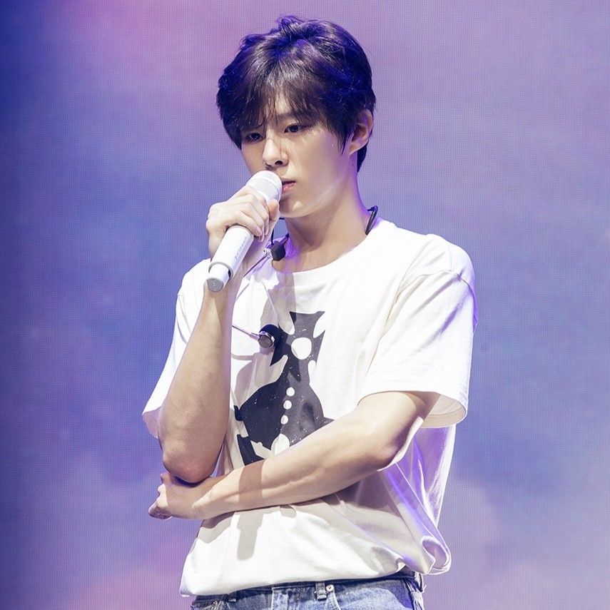 Behind-the-scenes cut of Kim Wooseok