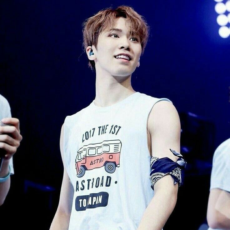 아스트로의 최신 사진