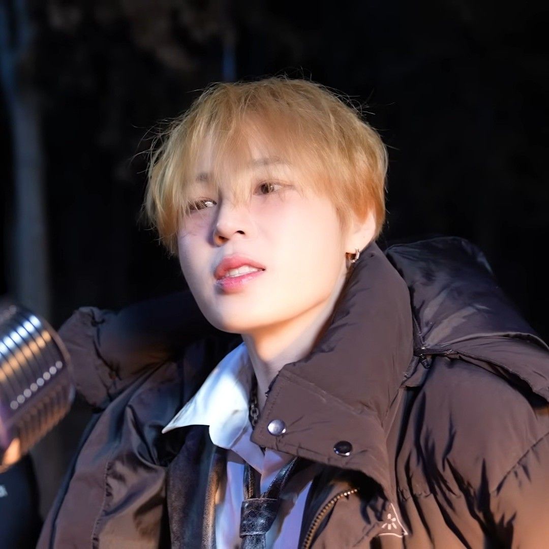 A moment captured by Ha Sungwoon's fan