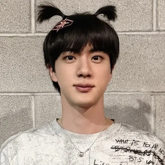 Foto aktivitas terbaru Jin (BTS)