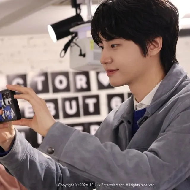 A moment captured by Lee Jinhyuk's fan