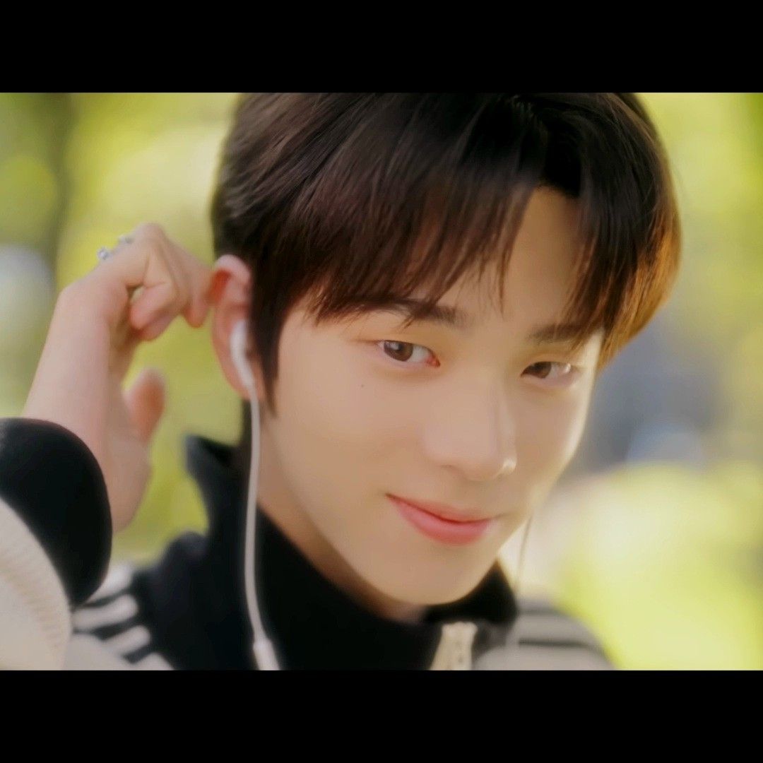 Behind-the-scenes cut of Shinyu (TWS)