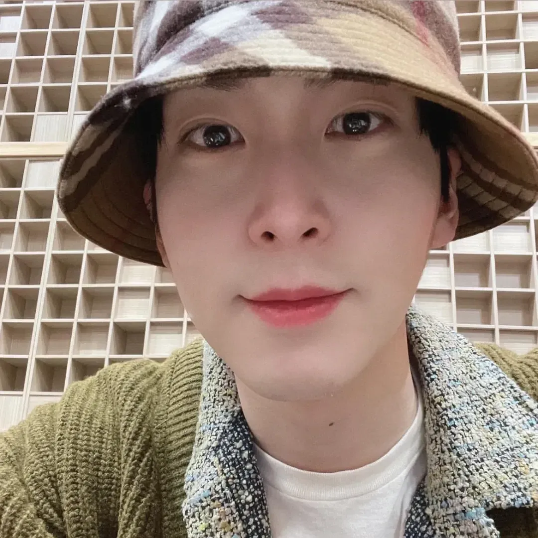 Behind-the-scenes cut of Shinwon (PENTAGON)