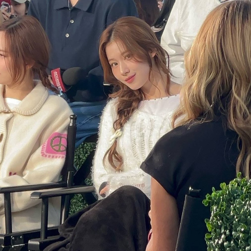 사나 (TWICE)의 비하인드 컷