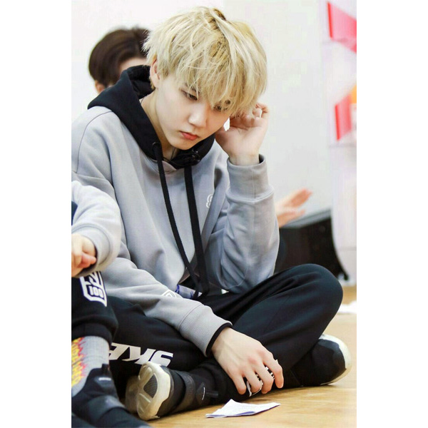 슈가 (방탄소년단)의 최신 사진