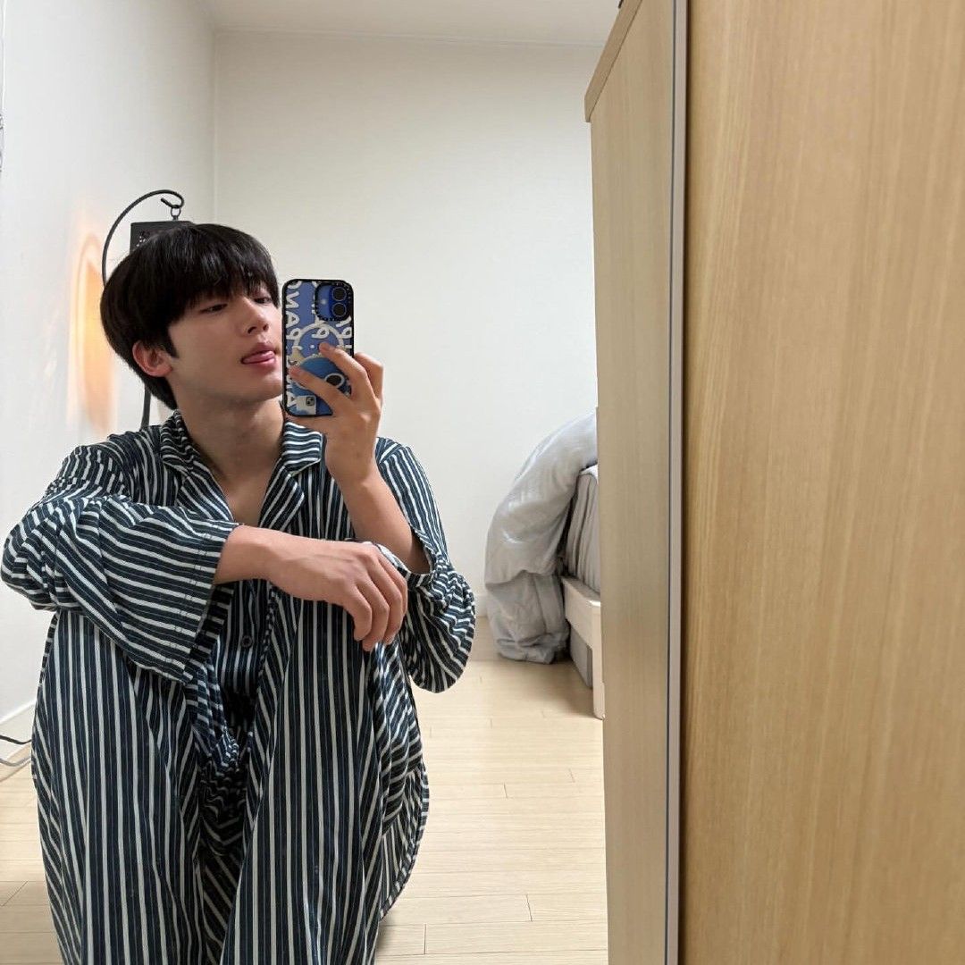 A moment captured by Kim Yohan (WEi)'s fan