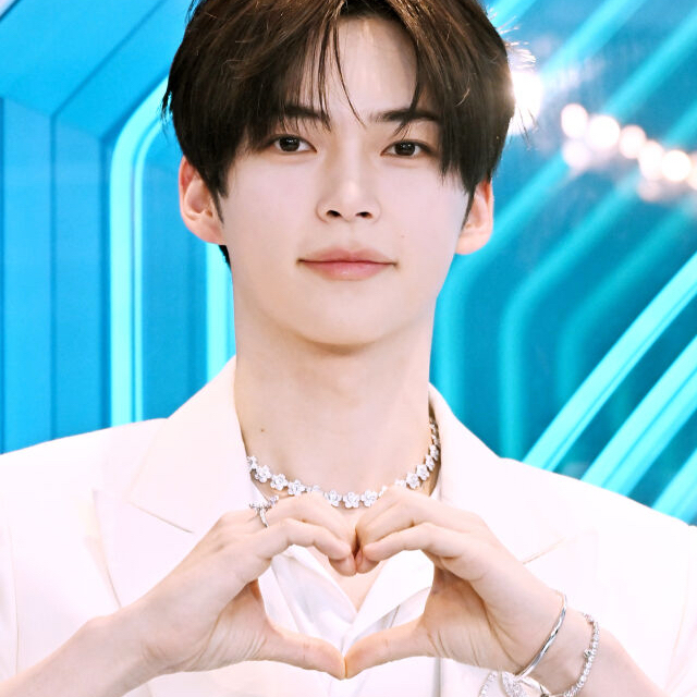 Latest photo of Sung Hanbin (ZEROBASEONE)